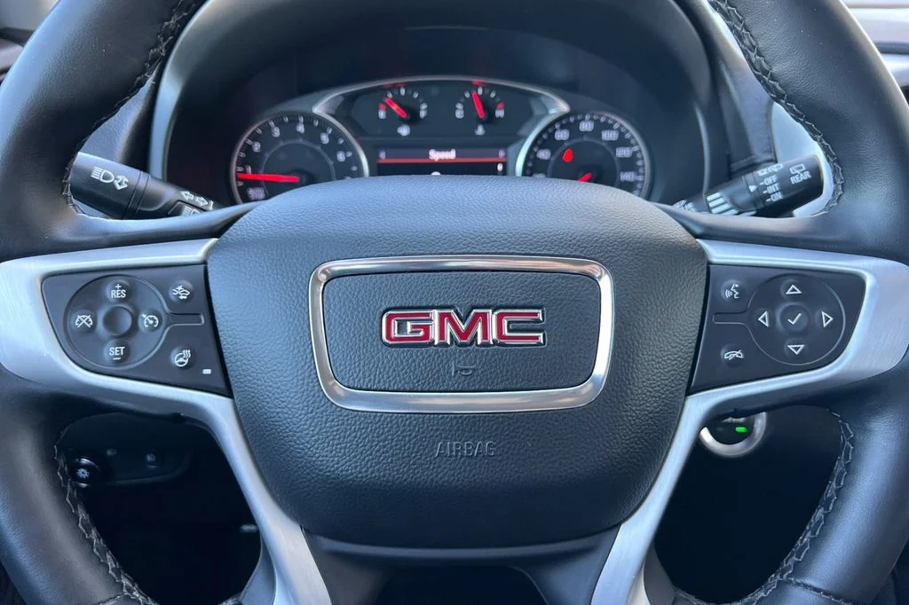 Used 2023 White GMC SLT image 25