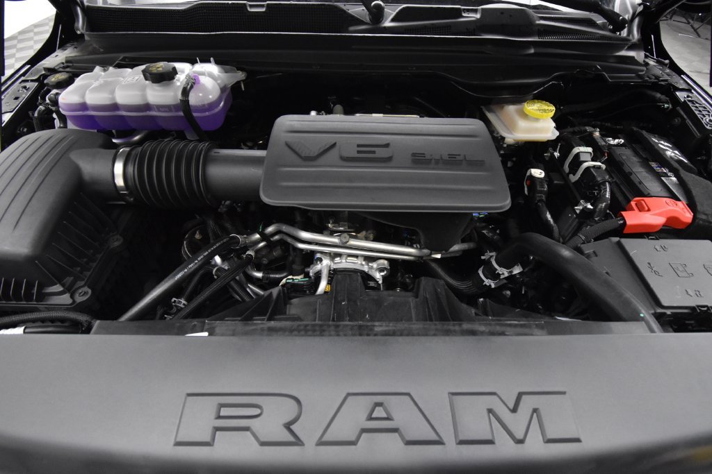 New 2027 Diamond Black Crystal Pearl-Coat Exterior Paint RAM Big Horn/Lone Star image 13