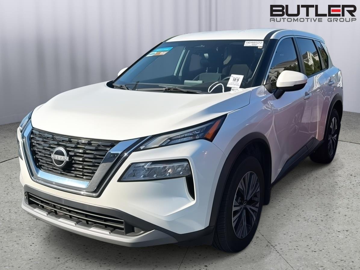 Used 2022 Gun Metallic Nissan SV image 2