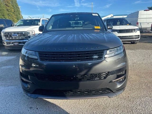 Used 2025 Black Land Rover Dynamic SE image 2