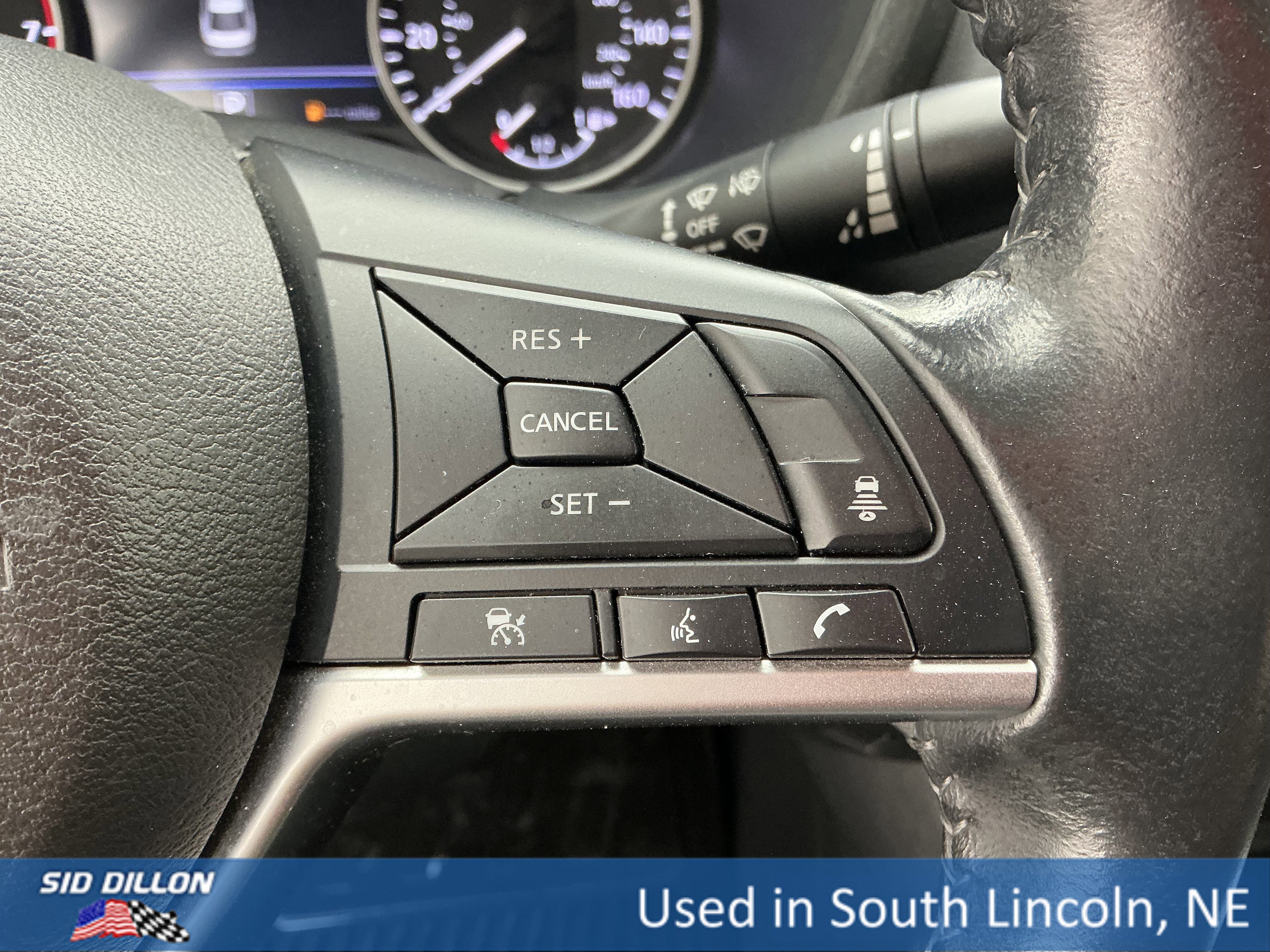 Used 2022 Scarlet Ember Tintcoat Nissan SV image 10
