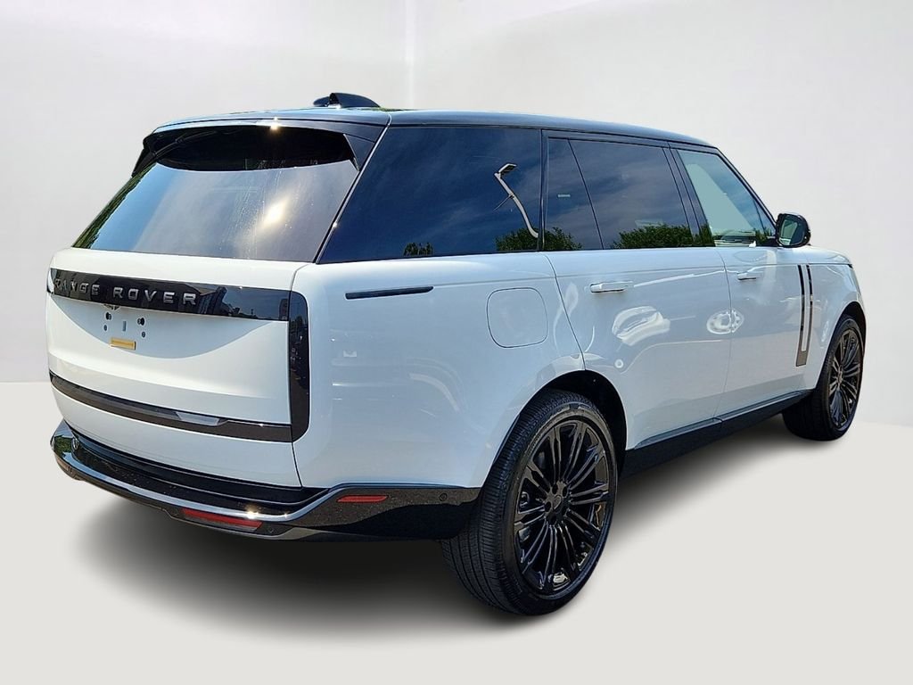New 2026 Fuji White Land Rover SE image 3