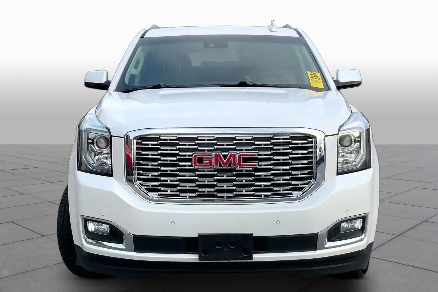 Used 2019 White Frost Tricoat GMC Denali image 4