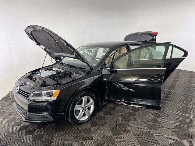 Used 2014  Volkswagen 2.0L TDI image 12