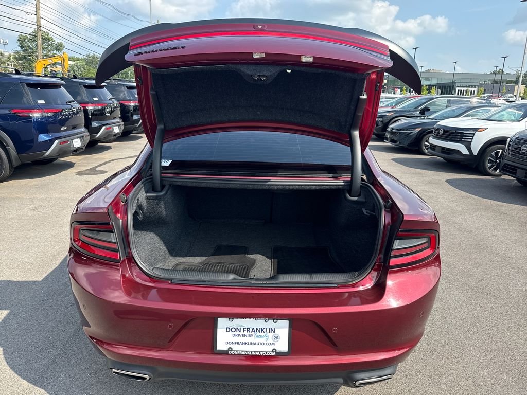 Used 2018 Red Dodge SXT image 9