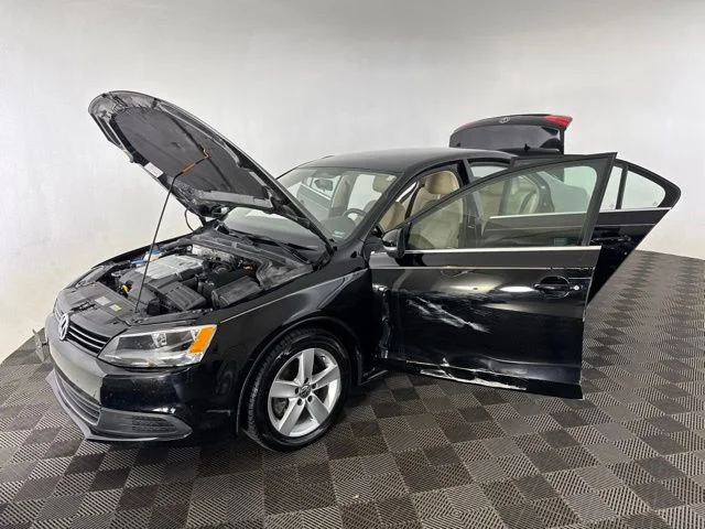 Used 2014  Volkswagen 2.0L TDI image 12