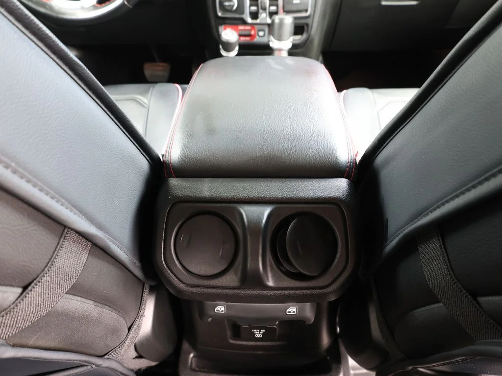 Used 2020 Silver Jeep Unlimited Rubicon image 23