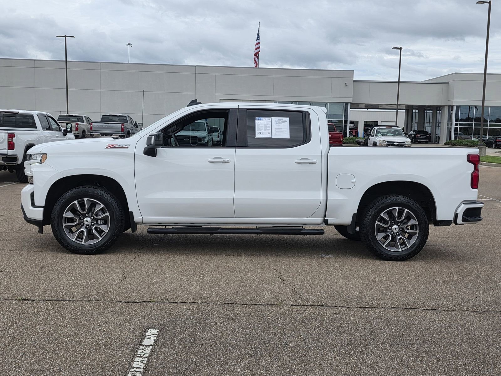Used 2022 Summit White Chevrolet RST image 8