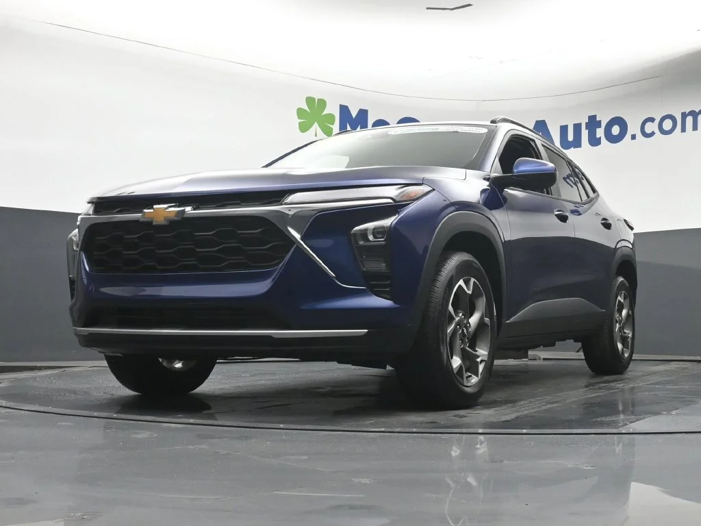 Used 2024 Blue Chevrolet LT image 7