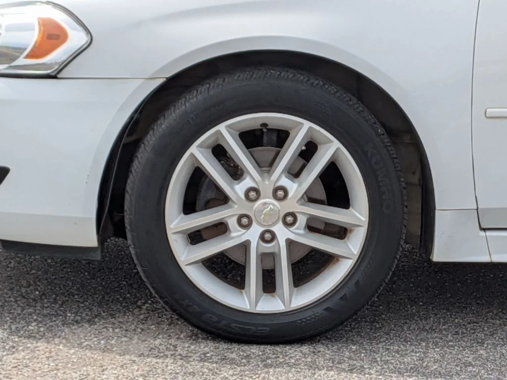 Used 2014 White Chevrolet LTZ image 9
