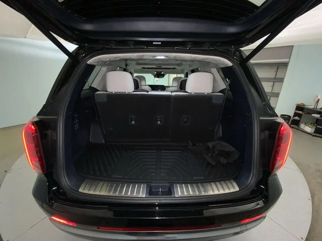 Used 2023 Black Hyundai Calligraphy image 22