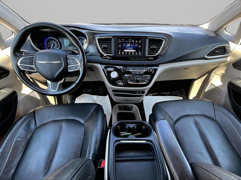 Used 2020 Black Chrysler Touring L image 9