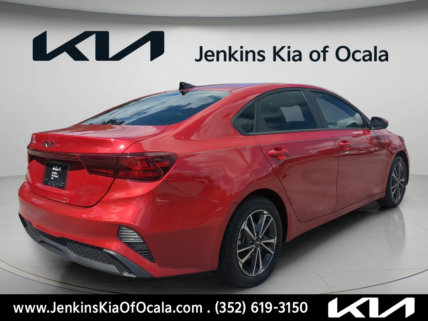Used 2024 Currant Red Kia LXS image 3