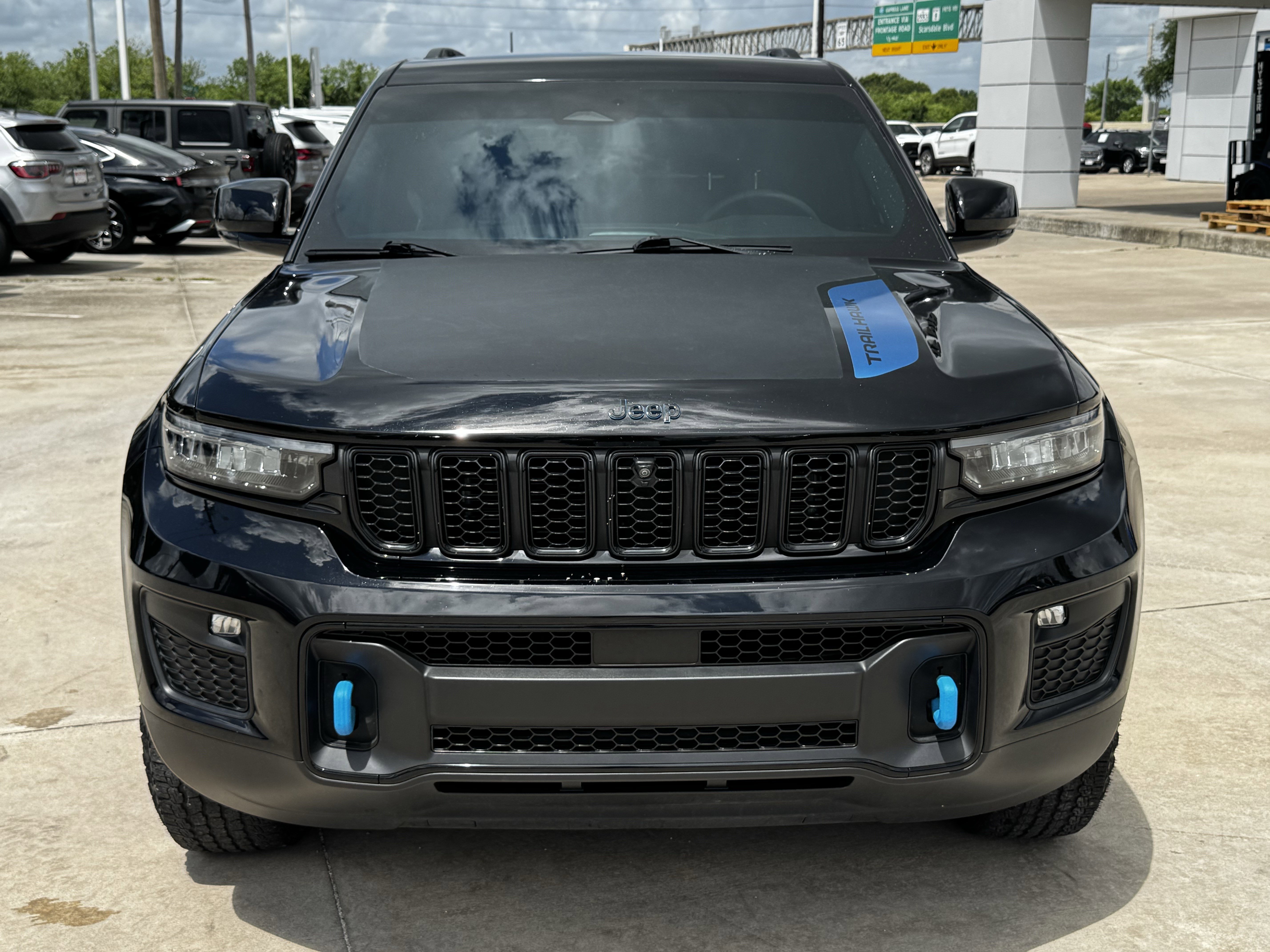 Used 2022 Diamond Black Crystal Pearlcoat Jeep Trailhawk image 3