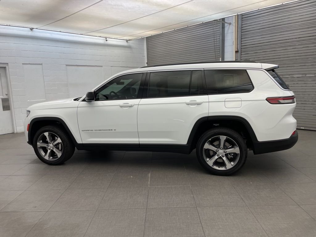 New 2026 Bright White Clear-Coat Exterior Paint Jeep Limited image 5