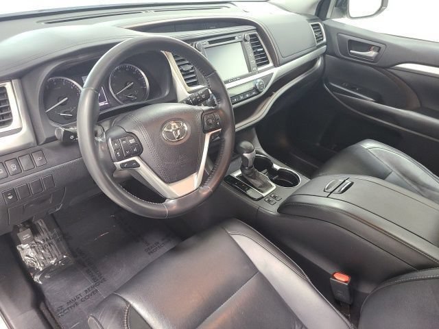 Certified Used 2018 Blizzard Pearl Toyota XLE image 24