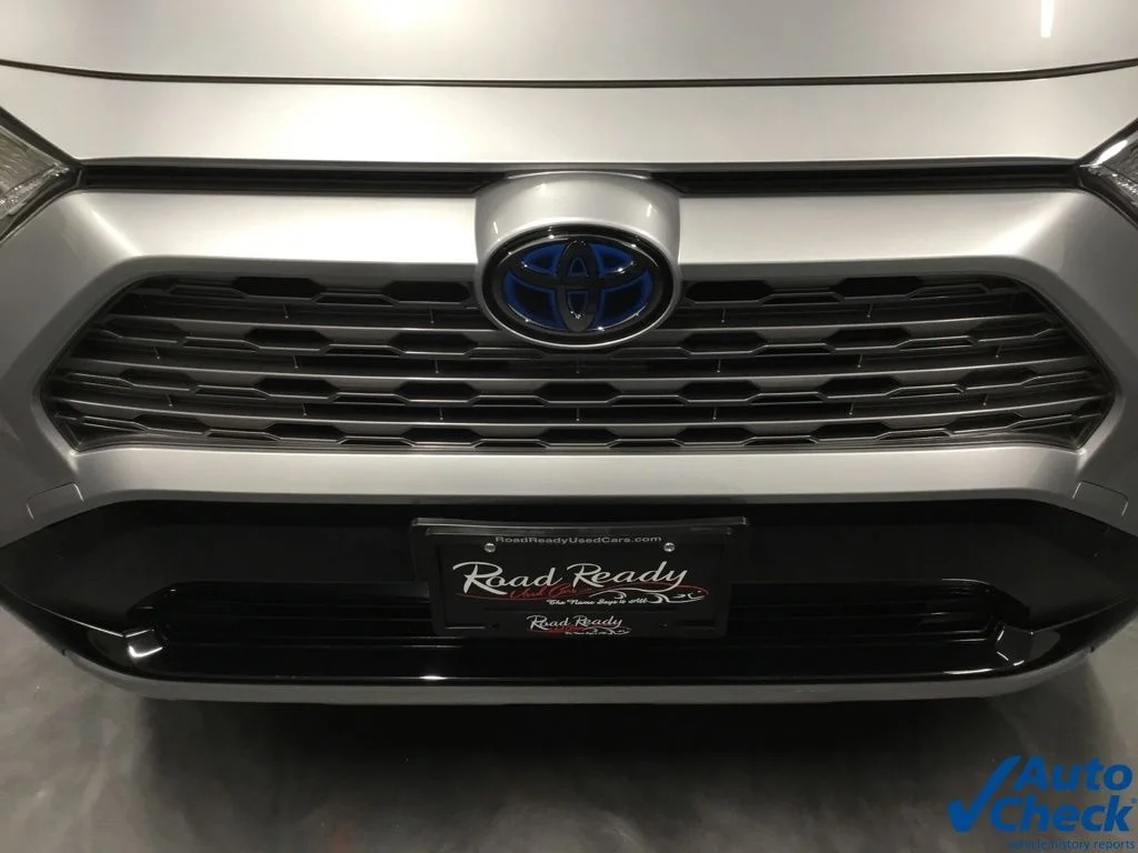 Used 2019 Silver Toyota XSE image 20