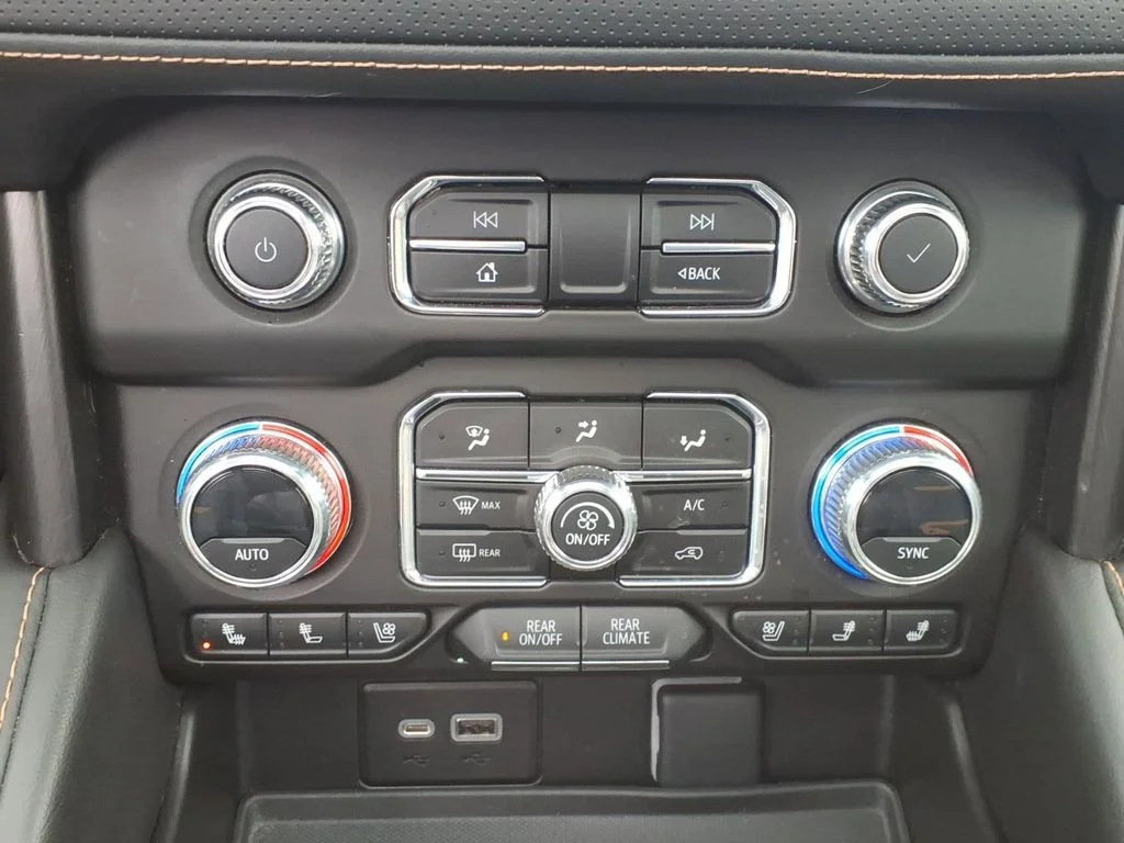 Used 2023 White GMC AT4 image 16