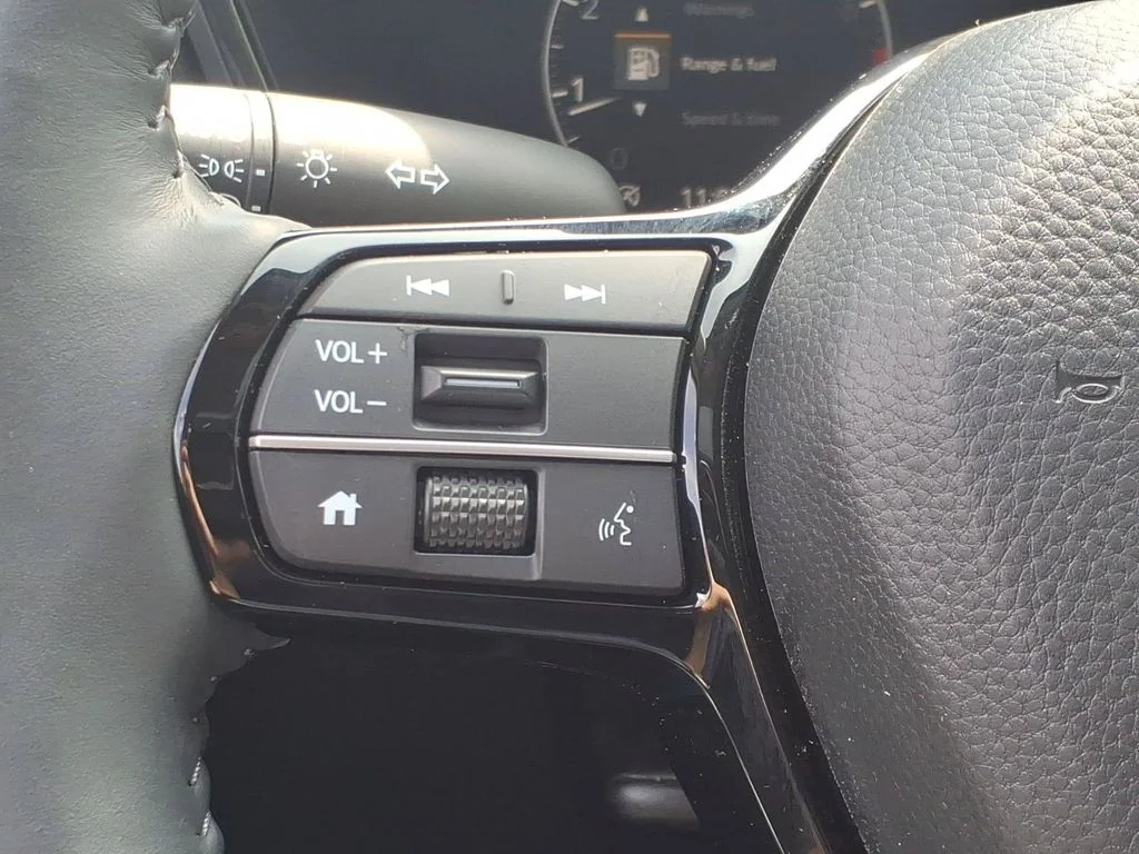 Used 2024 White Honda EX-L image 31