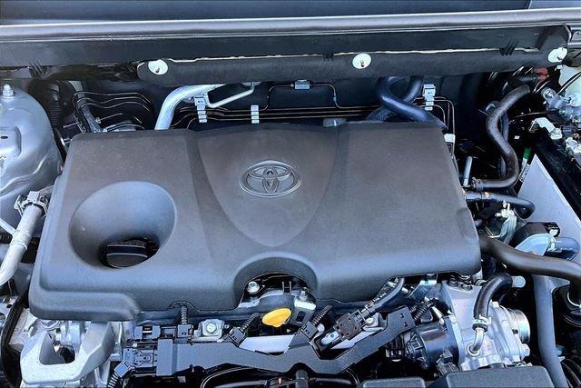 Used 2025 Silver Toyota XLE Premium image 34