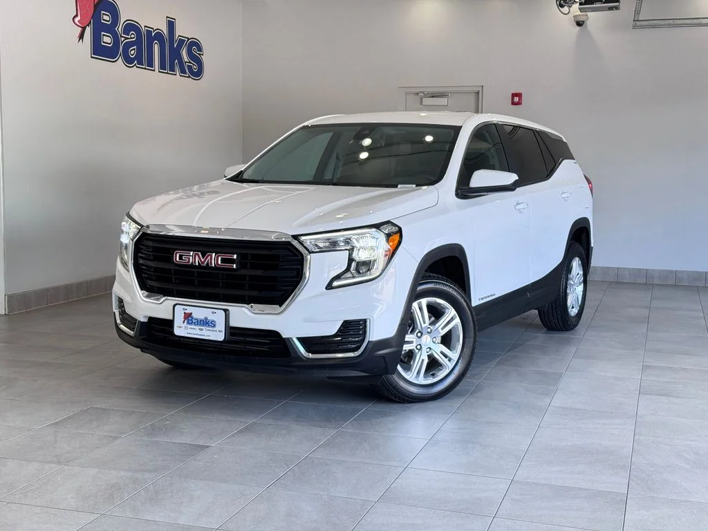 Used 2022 White GMC SLE image 2