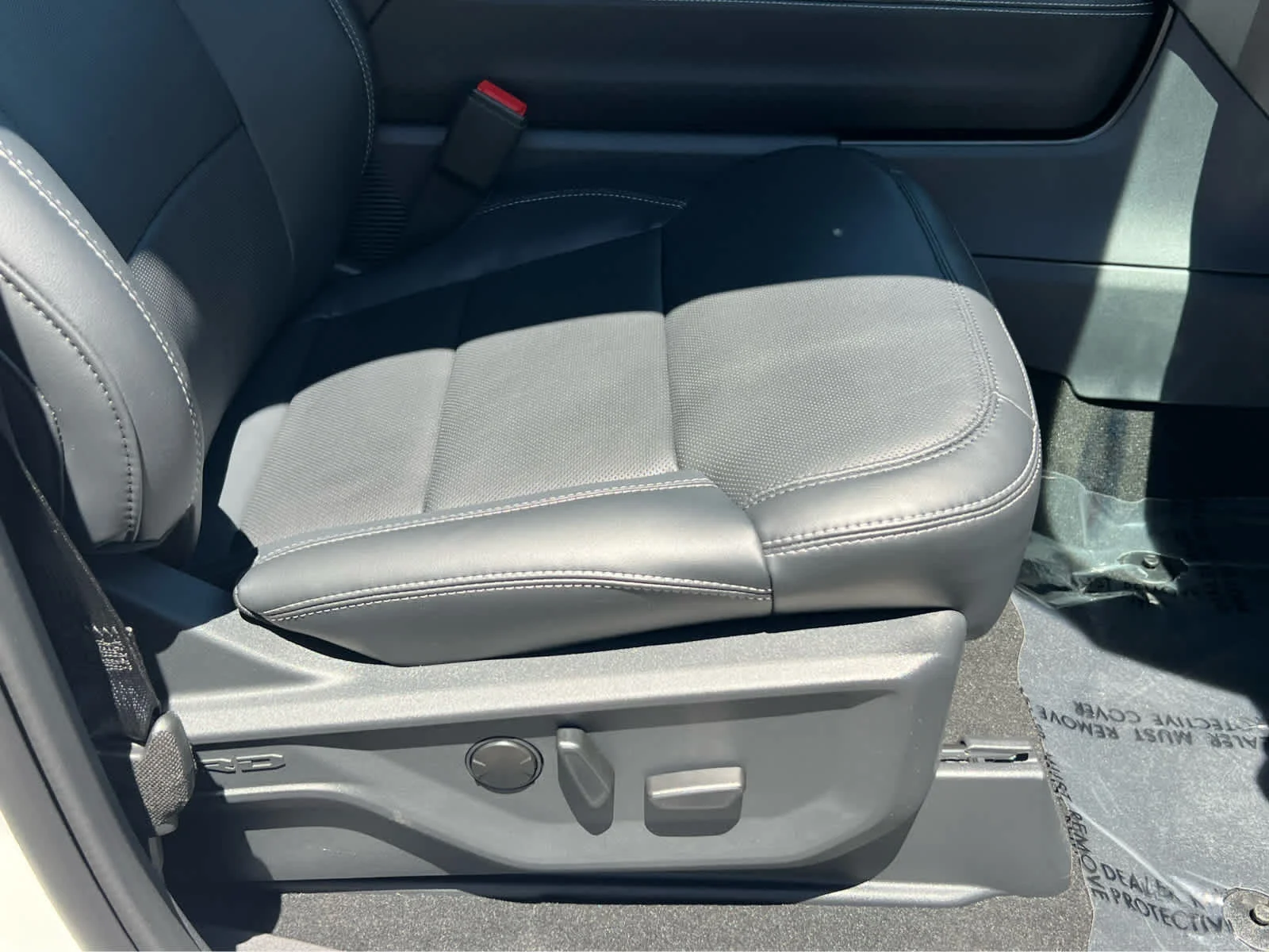 New 2026 Star White Metallic Tri-Coat Ford Platinum® image 18