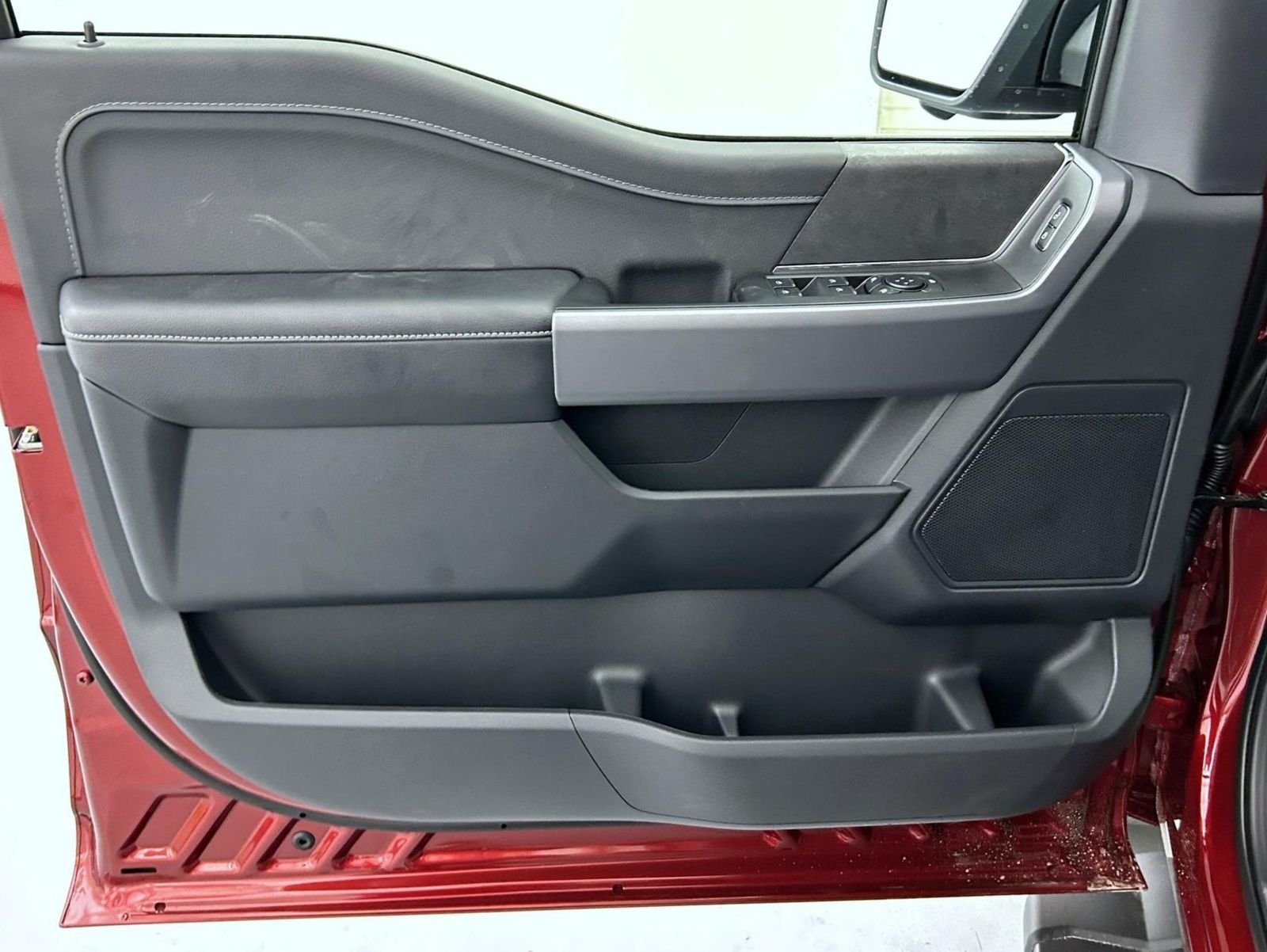 New 2026 Ruby Red Metallic Tinted Clearcoat Ford XLT image 9