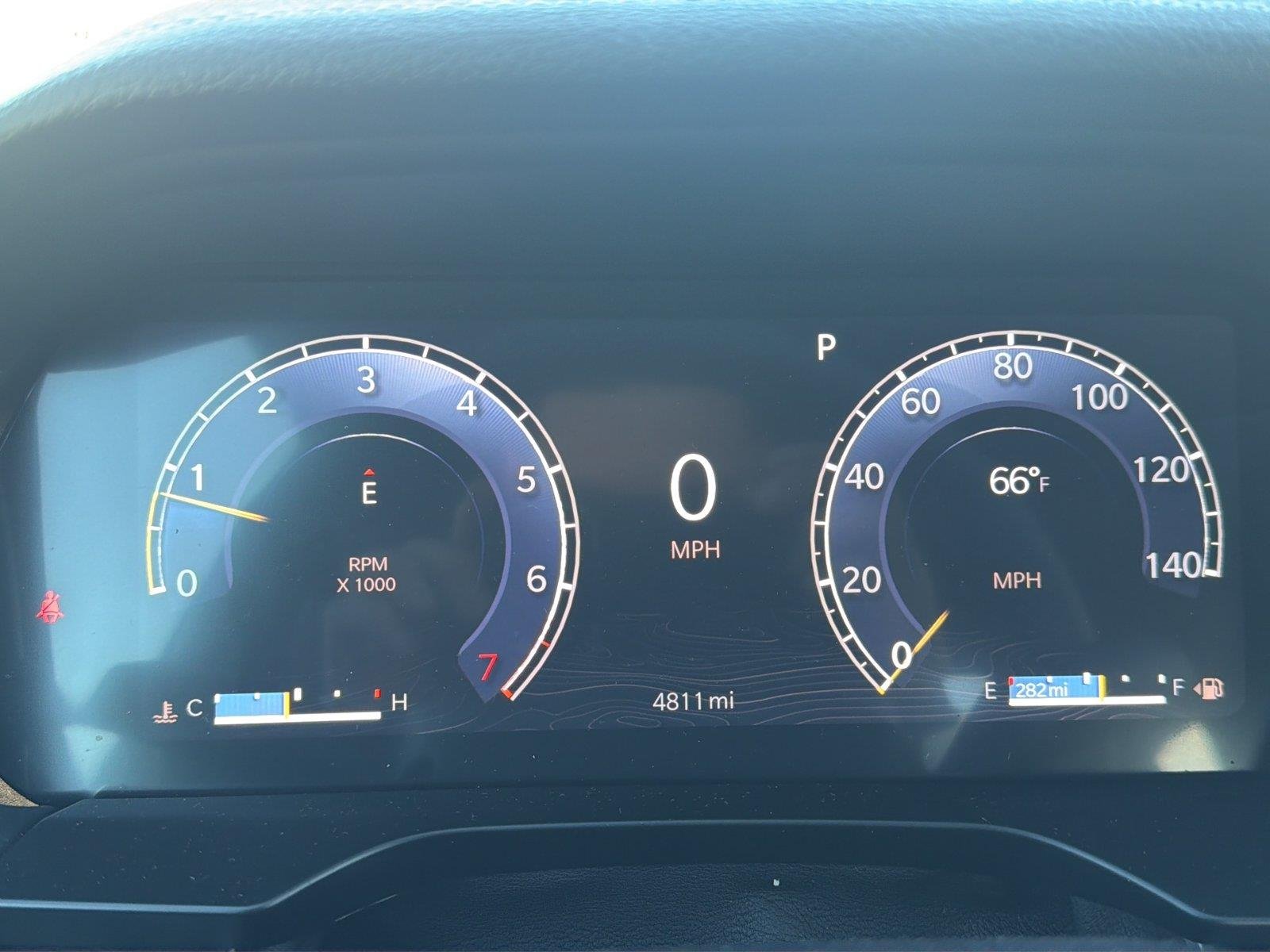 Used 2025  Jeep Limited image 25
