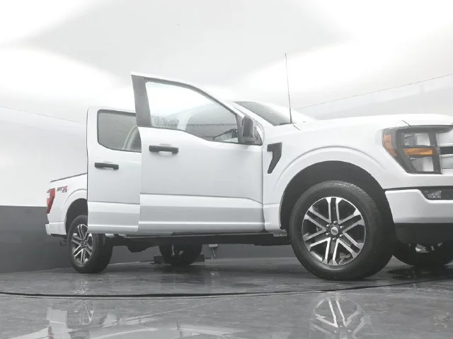 Certified Used 2023 Oxford White Ford XL image 29