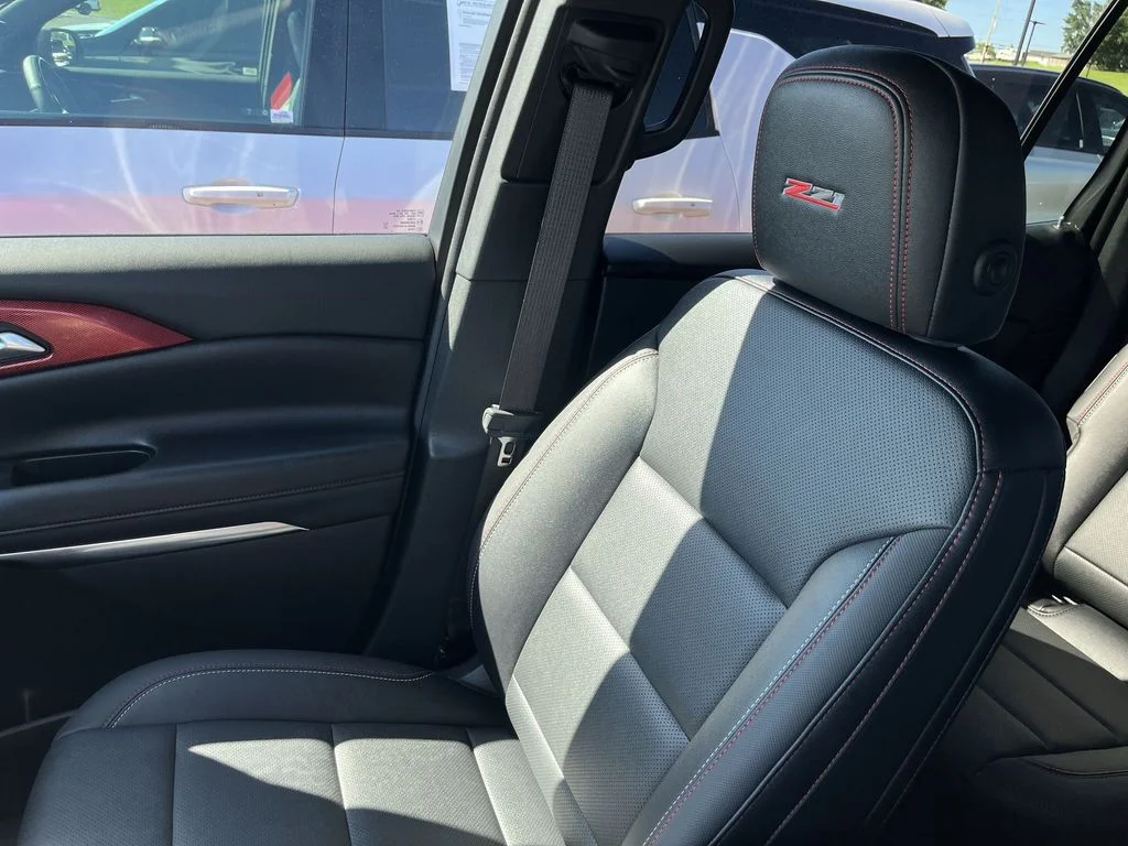 Used 2025 Red Chevrolet Z71 image 25