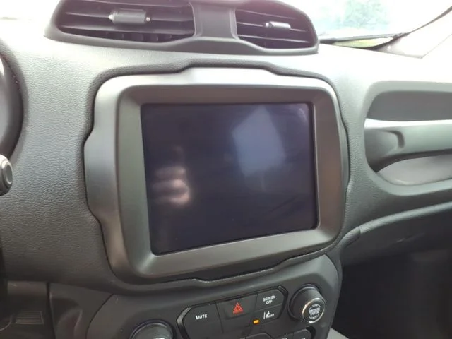 Used 2023 Red Jeep Latitude image 20