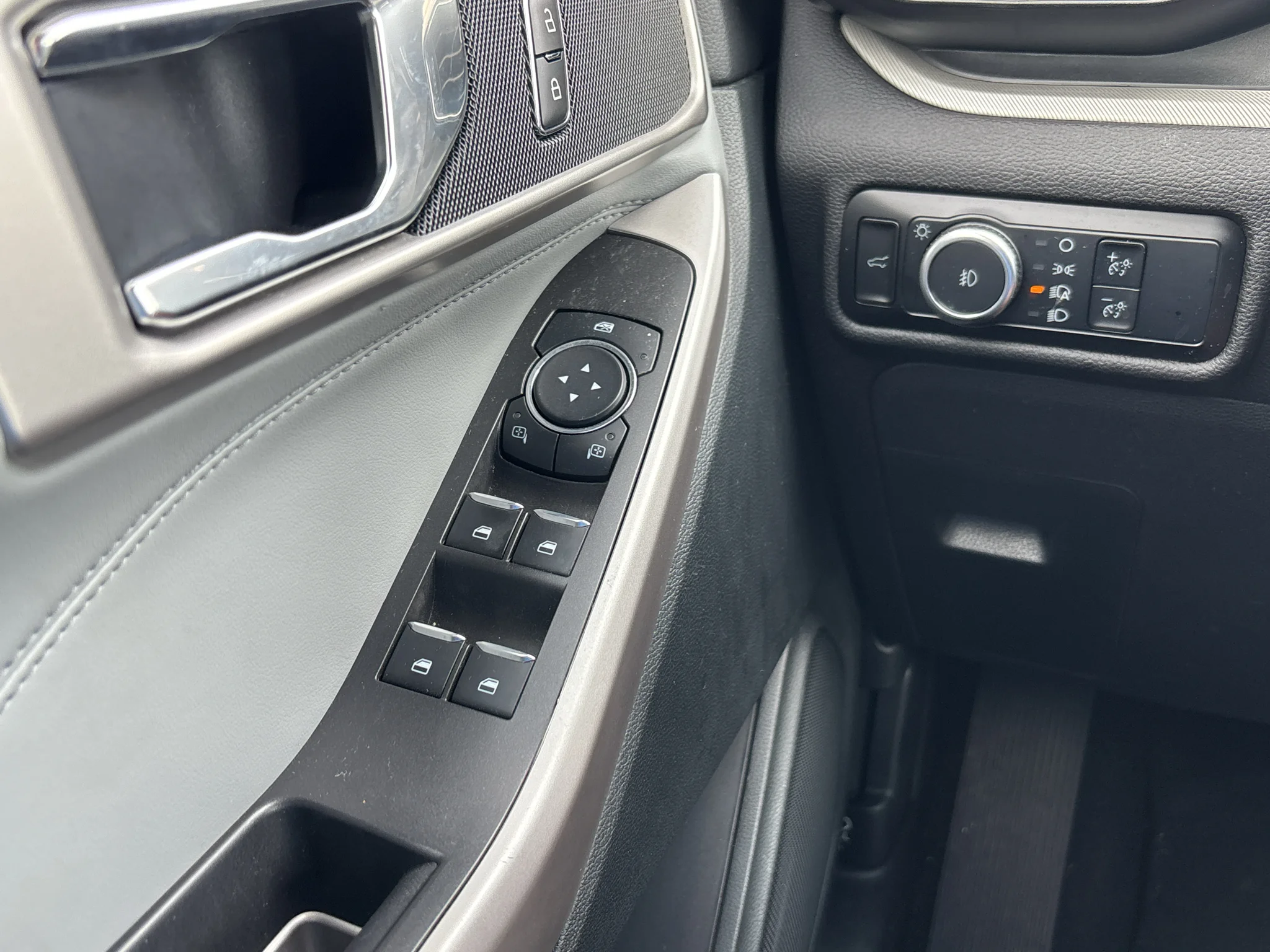Used 2024 Agate Black Metallic Ford XLT image 15