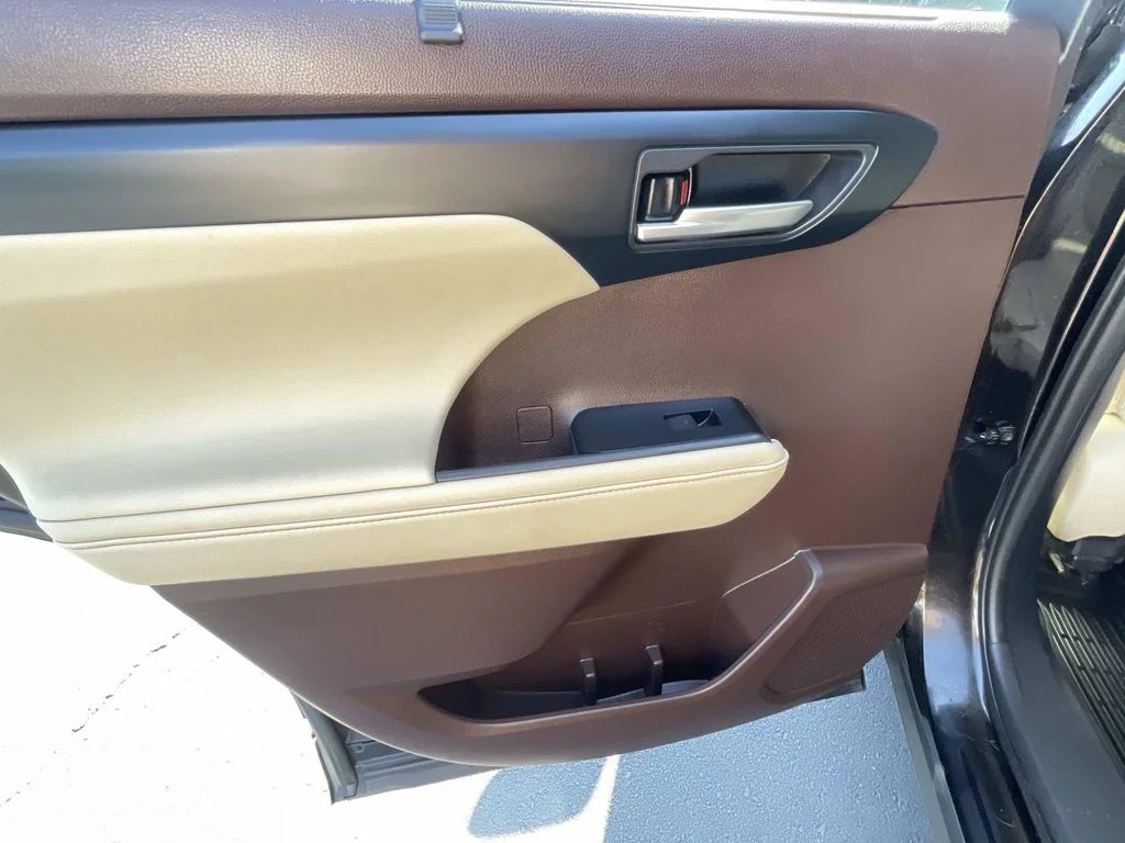 Used 2021 Brown Toyota XLE image 13