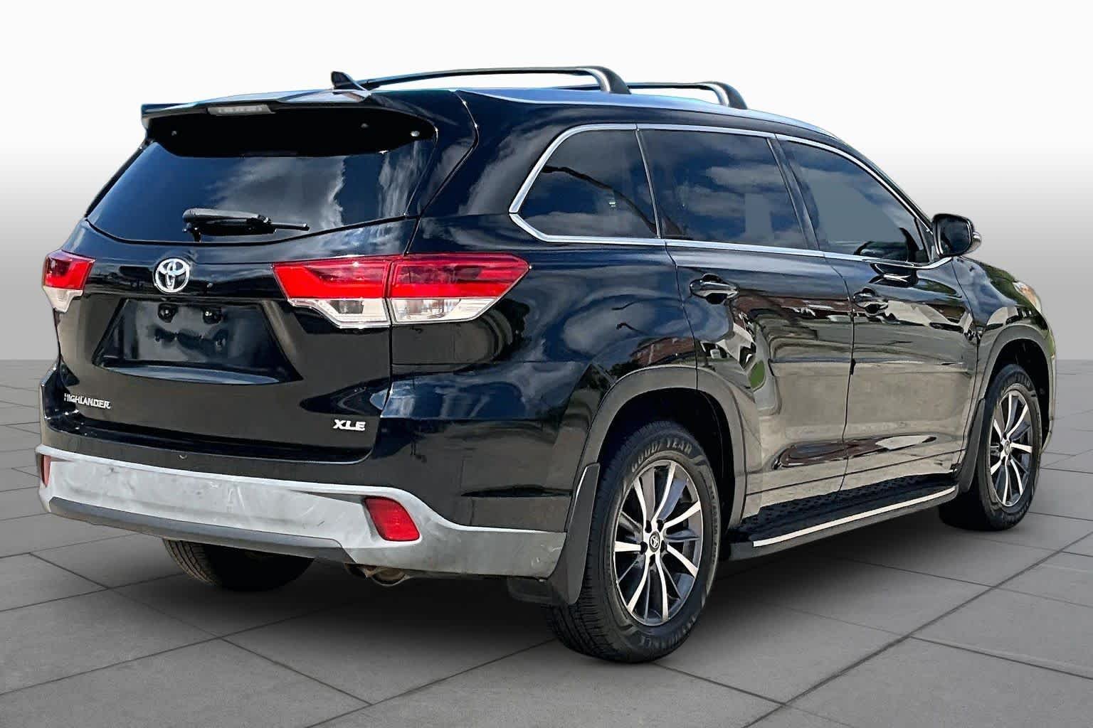 Used 2017 Midnight Black Metallic Toyota XLE image 12