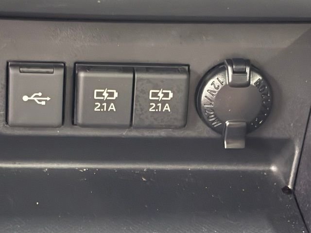 Used 2020 White Toyota XLE image 35