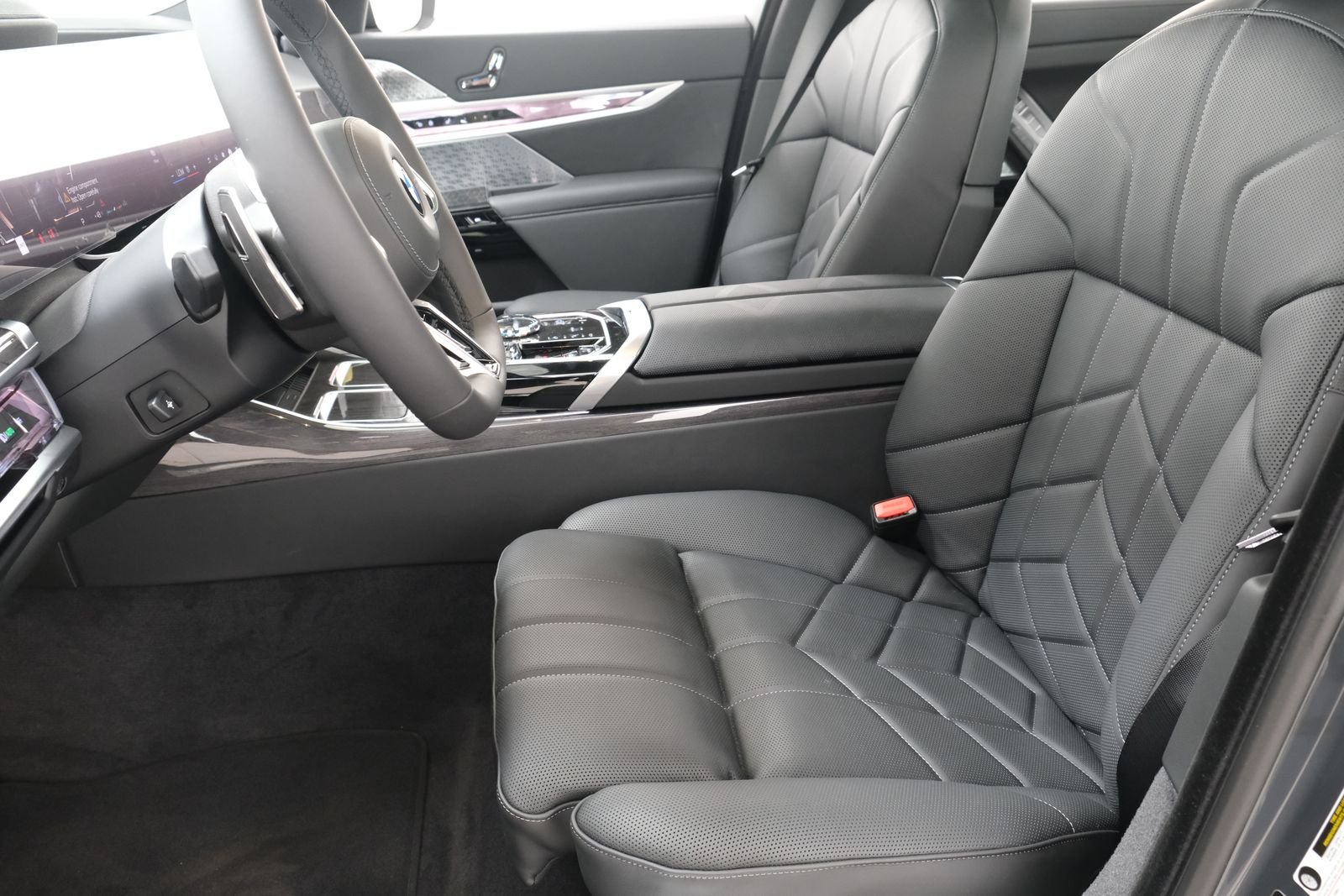 New 2026 Dravit Grey Metallic BMW 760i xDrive image 29