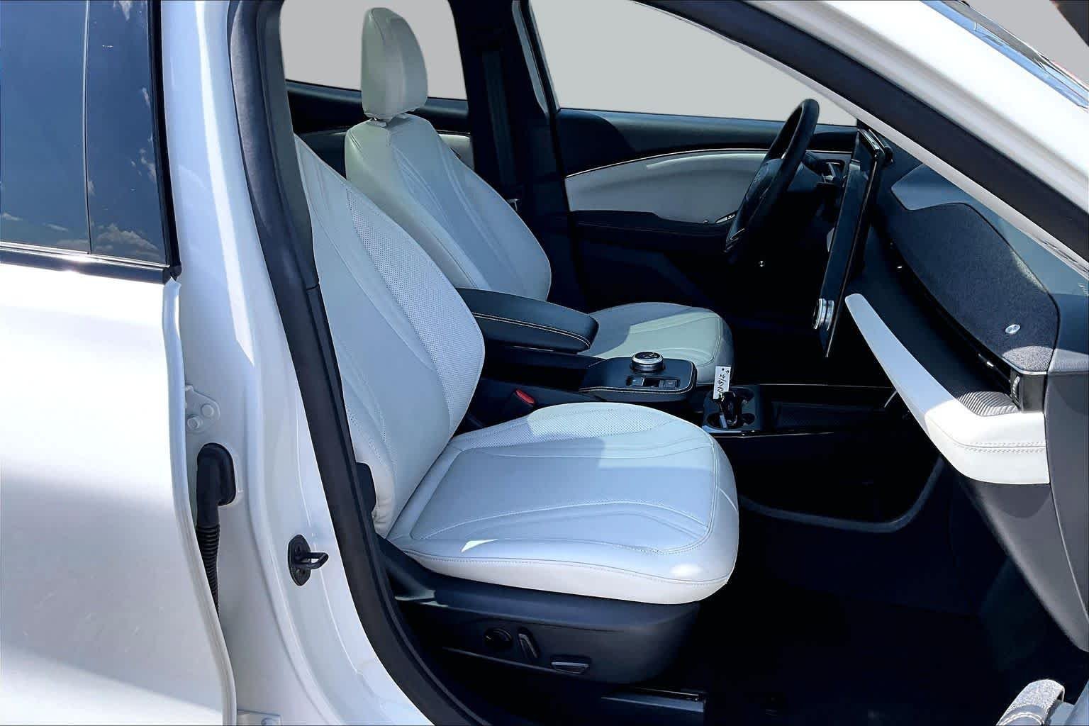 Used 2023 Star White Metallic Tri-Coat Ford Premium image 8
