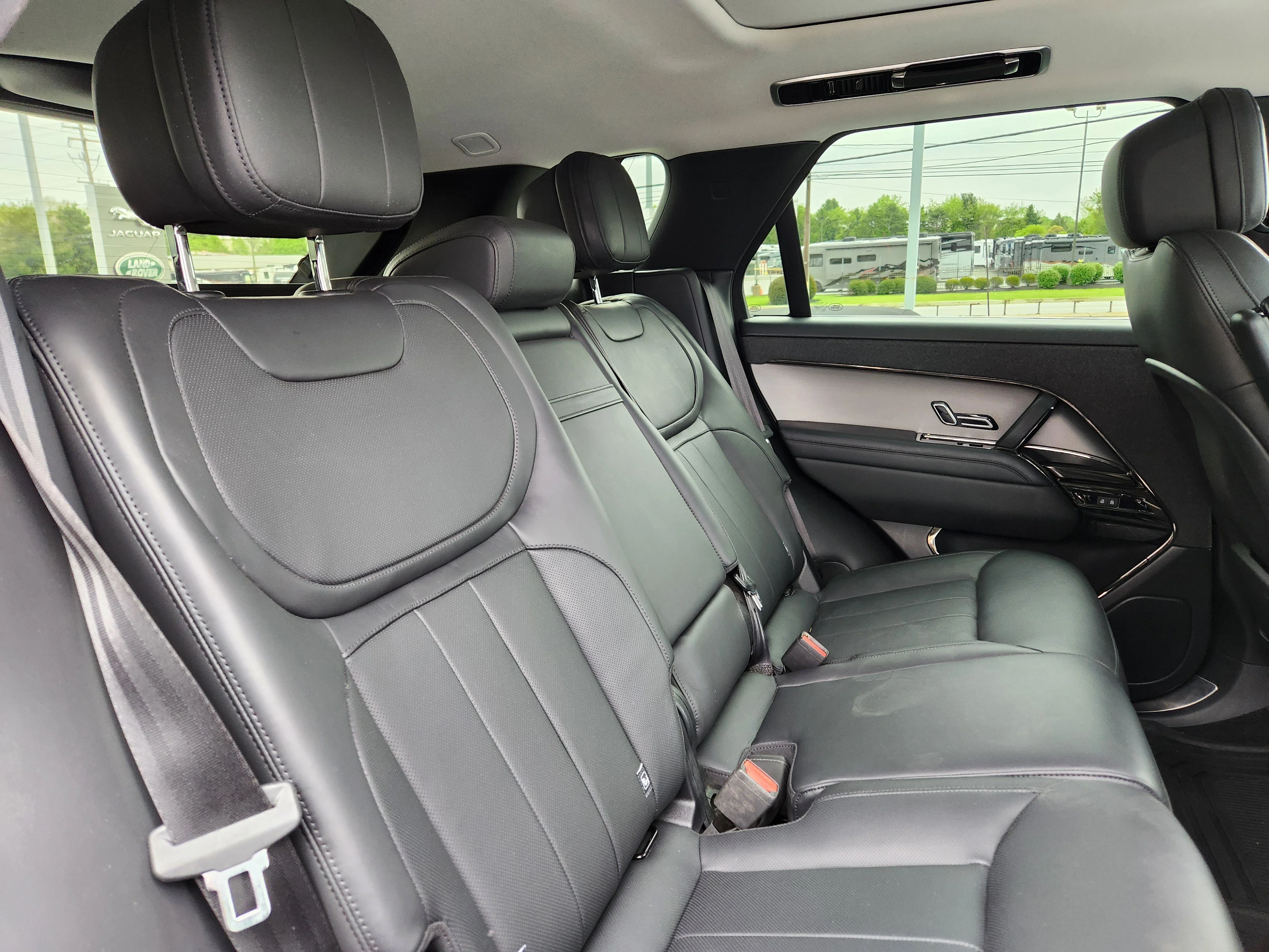Certified Used 2024 Fuji White Land Rover SE image 13
