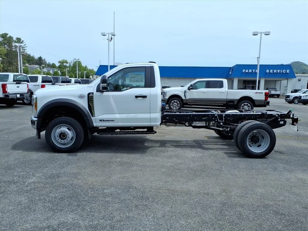 New 2026 Oxford White Ford F-450® XL image 2