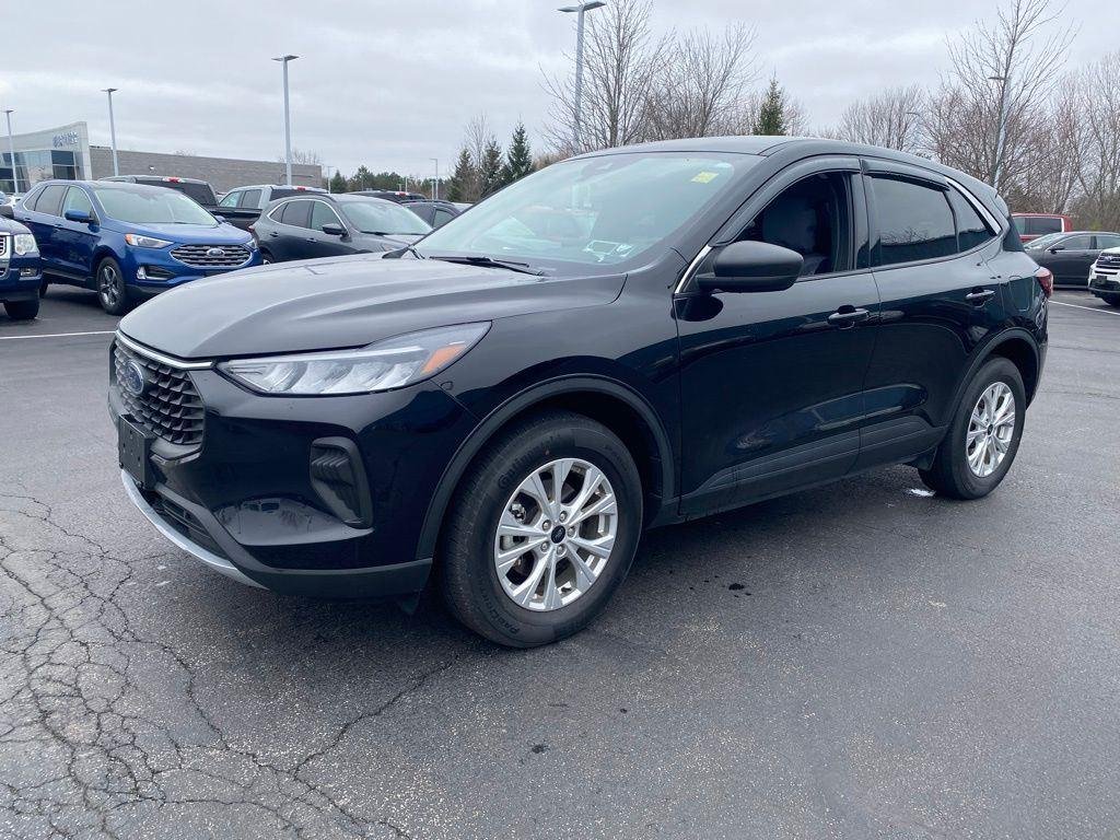 Used 2023 Black Metallic Ford Active image 3