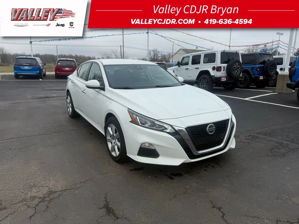2022 Nissan Altima SE's photo