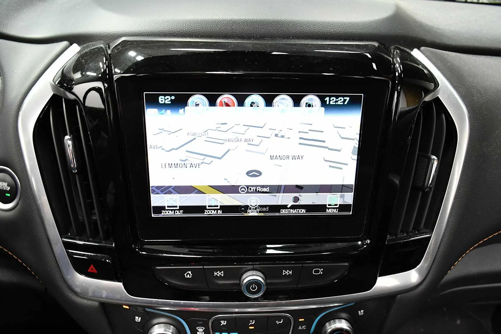 Used 2019 Iridescent Pearl Tricoat Chevrolet Premier image 18