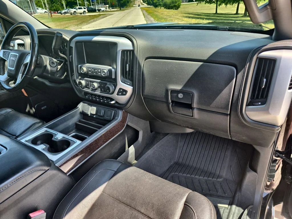 Used 2018 Black GMC SLT image 30