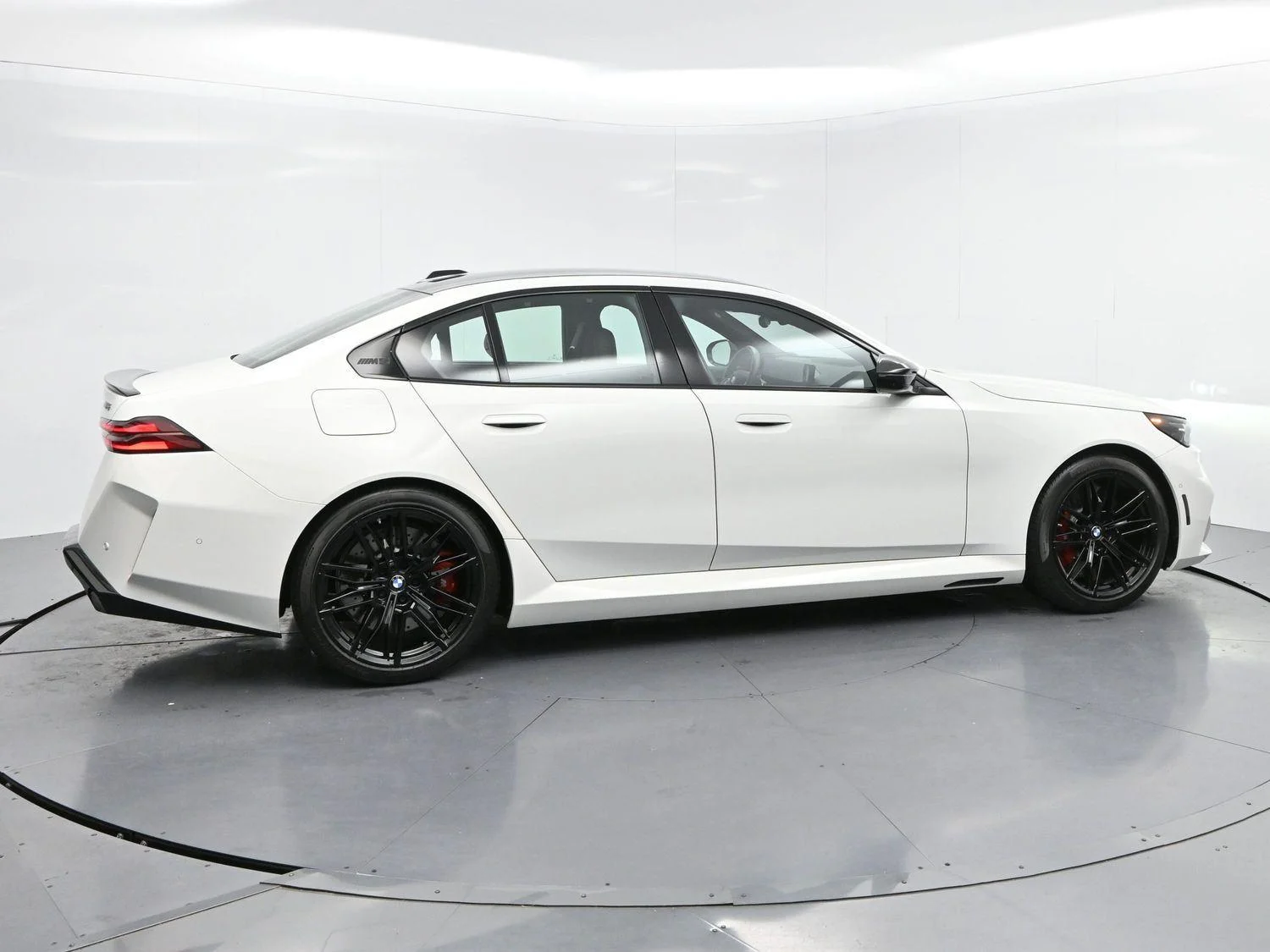 Used 2025 Alpine White BMW Sedan image 8
