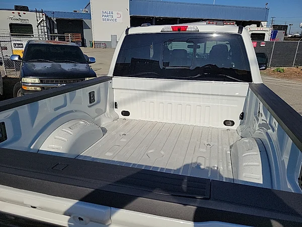 New 2027 STAR WHITE Ford Platinum image 26