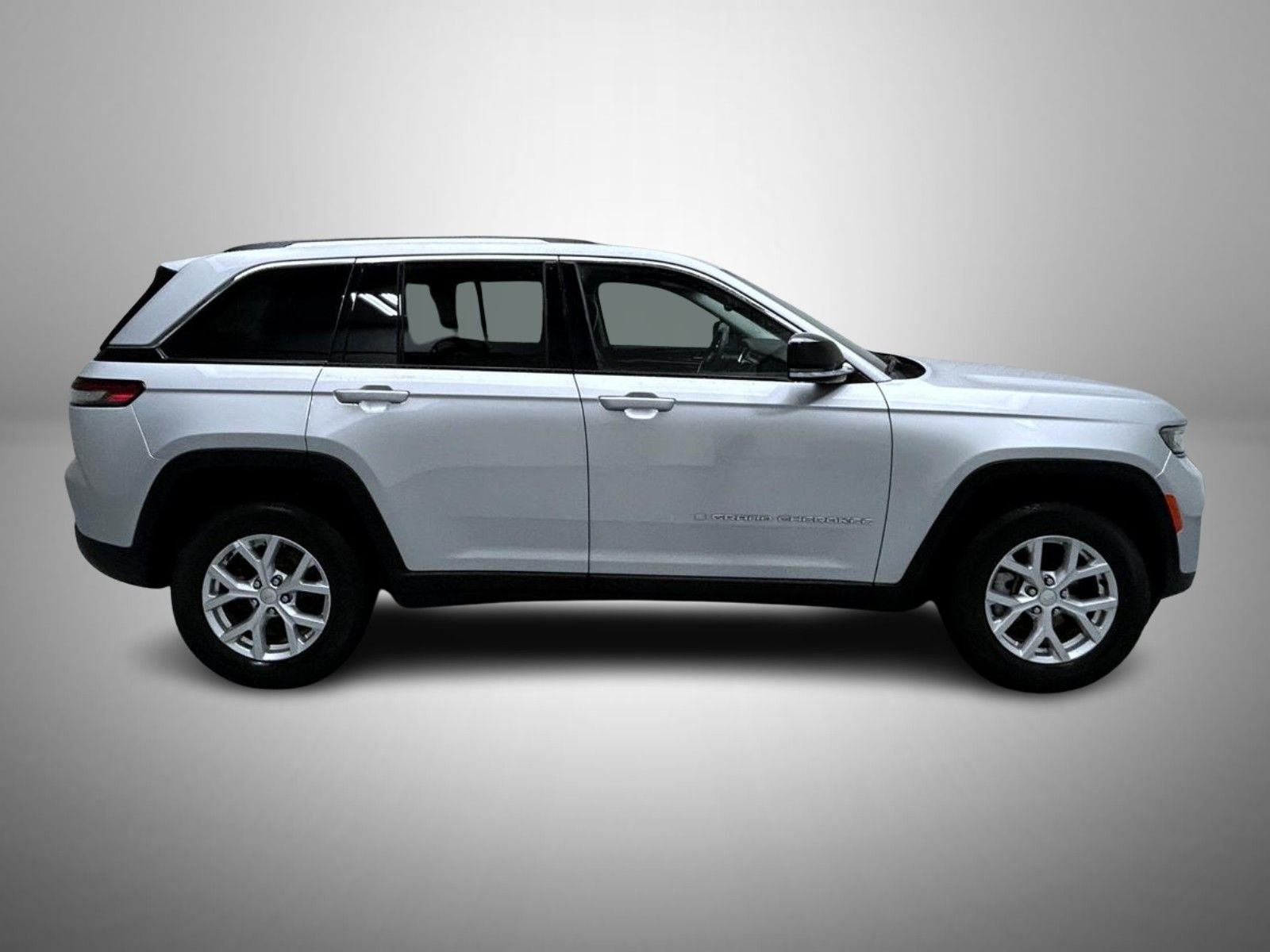 Used 2023 Silver Jeep Limited image 4