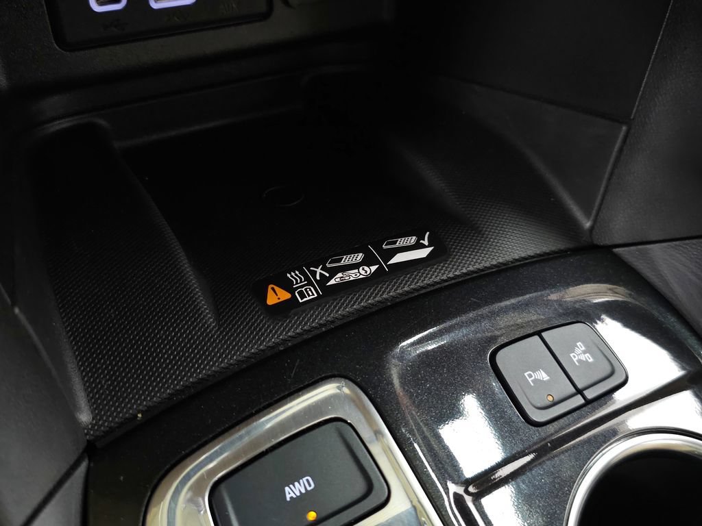 Used 2022 IRIDESCENT PEARL TRICOAT Chevrolet Premier image 33