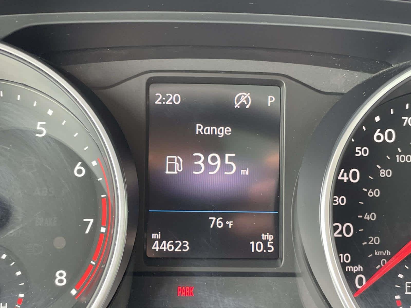 Used 2018 Deep Black Pearl Metallic Volkswagen SE image 34