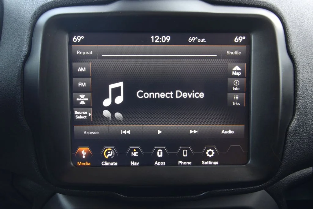 Used 2021 Black Jeep Latitude image 29