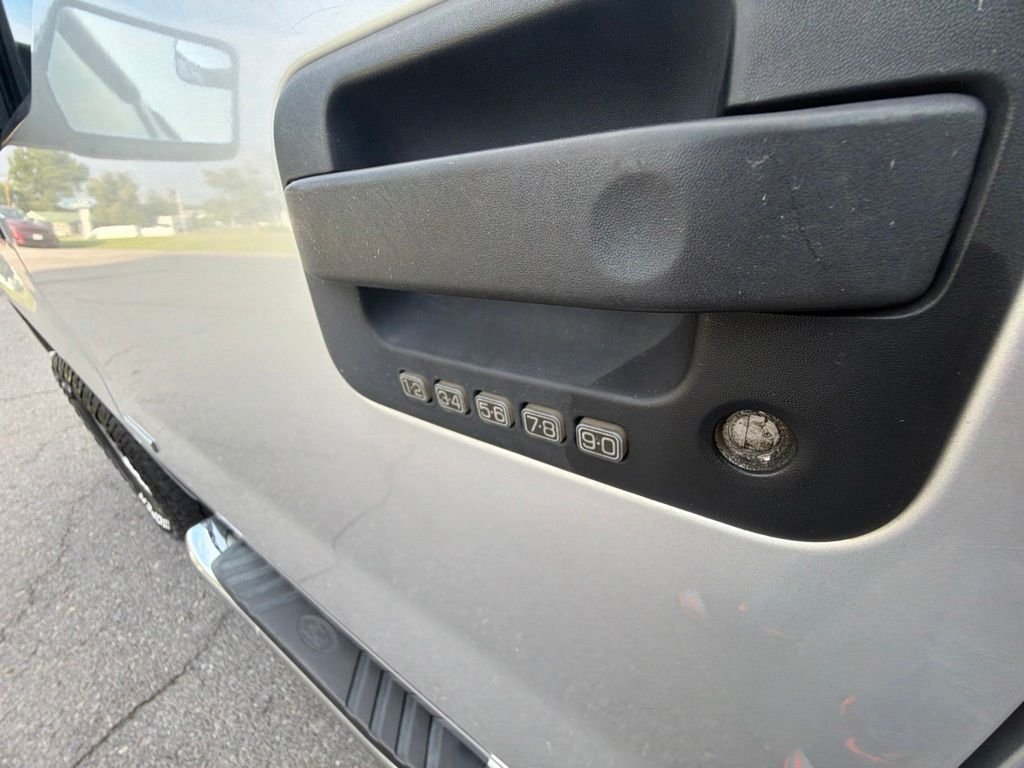 Used 2011 Silver Ford XLT image 13